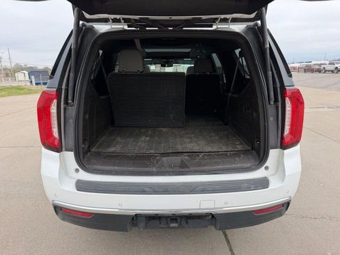Used 2023 GMC Yukon XL SLT w/ SLT Premium Package AWD/4WD image 5