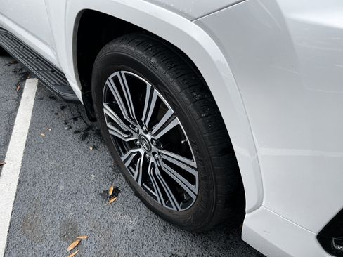 Used 2022 Lexus LX 600 4WD w/ Accessory Package (Z1) image 11