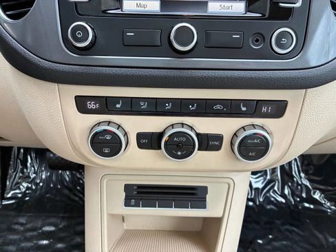 Used 2014 Volkswagen Tiguan SEL image 18