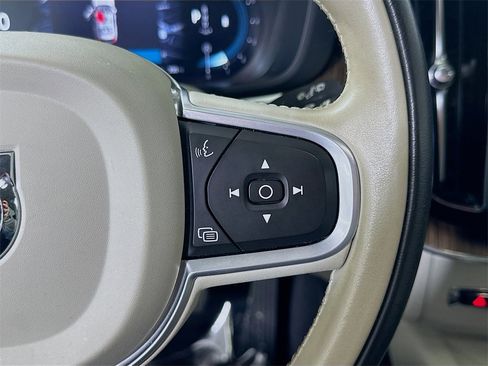 Used 2022 Volvo XC60 B5 Momentum w/ Climate Package image 23