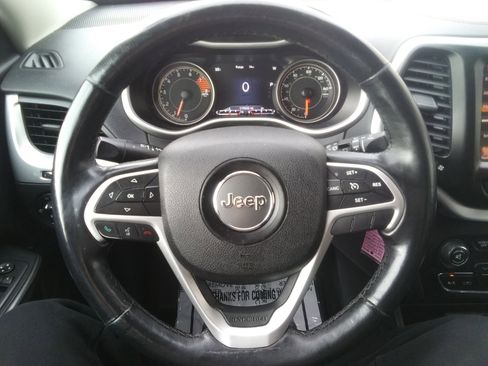 Used 2016 Jeep Cherokee Trailhawk w/ Cold Weather Group image 14