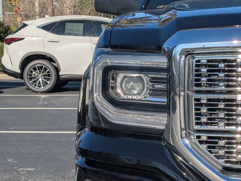 Used 2018 GMC Sierra 1500 Denali w/ Denali Ultimate Package AWD/4WD image 13