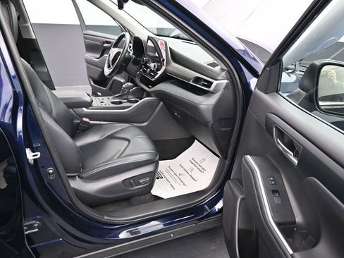 Used 2023 Toyota Highlander XLE image 27