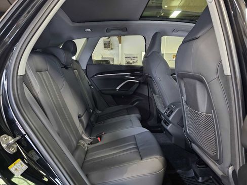 Used 2025 Audi Q5 Prestige image 12