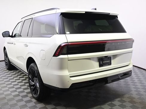 New 2025 Lincoln Navigator Reserve w/ Jet Appearance Package image 3
