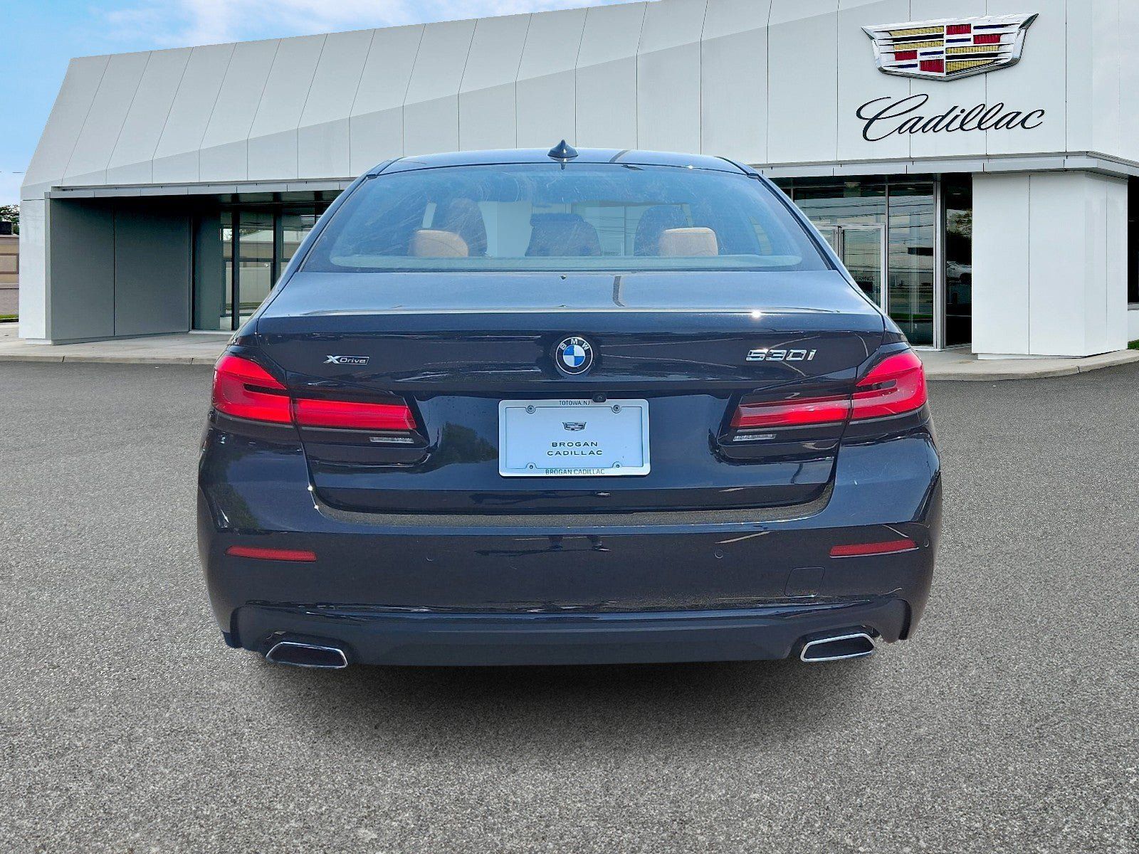 Used 2023 BMW 530i xDrive w/ Convenience Package AWD/4WD image 5