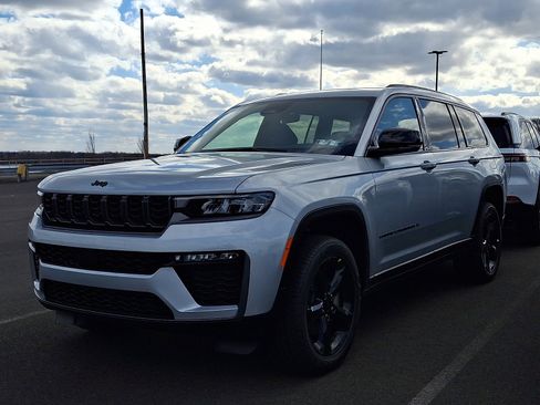 New 2026 Jeep Grand Cherokee L Limited AWD/4WD image 3