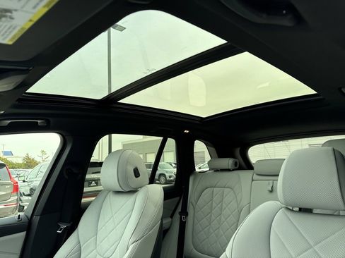 Used 2023 BMW X5 xDrive40i w/ M Sport Package image 19