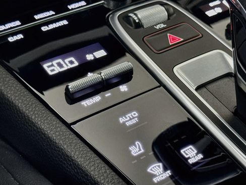 Certified 2023 Porsche Cayenne AWD/4WD image 20