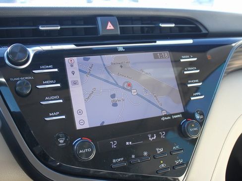 Used 2019 Toyota Camry XLE image 15