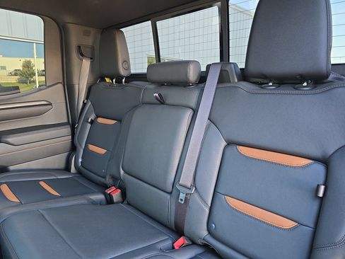 Used 2024 GMC Sierra 1500 AT4 w/ Technology Package AWD/4WD image 14