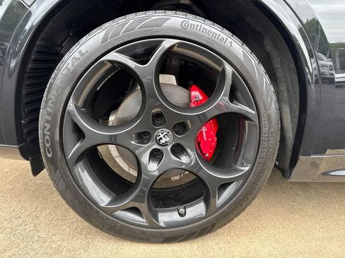 Used 2023 Alfa Romeo Stelvio Veloce AWD/4WD image 25