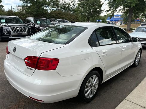Used 2011 Volkswagen Jetta SE FWD image 5