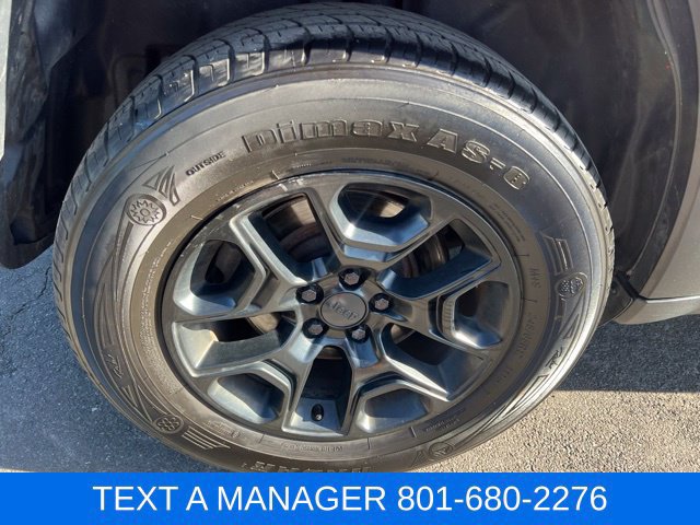 Used 2019 Jeep Cherokee Trailhawk AWD/4WD image 7