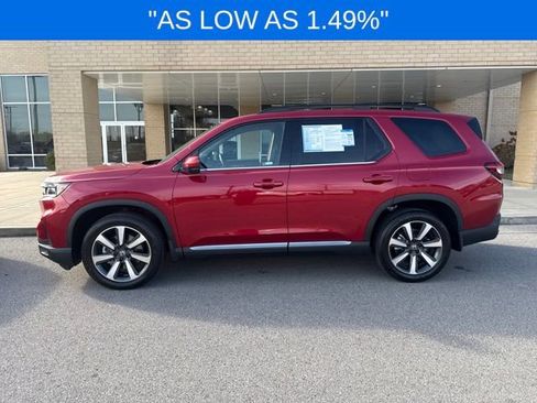 Certified 2025 Honda Pilot Touring image 1