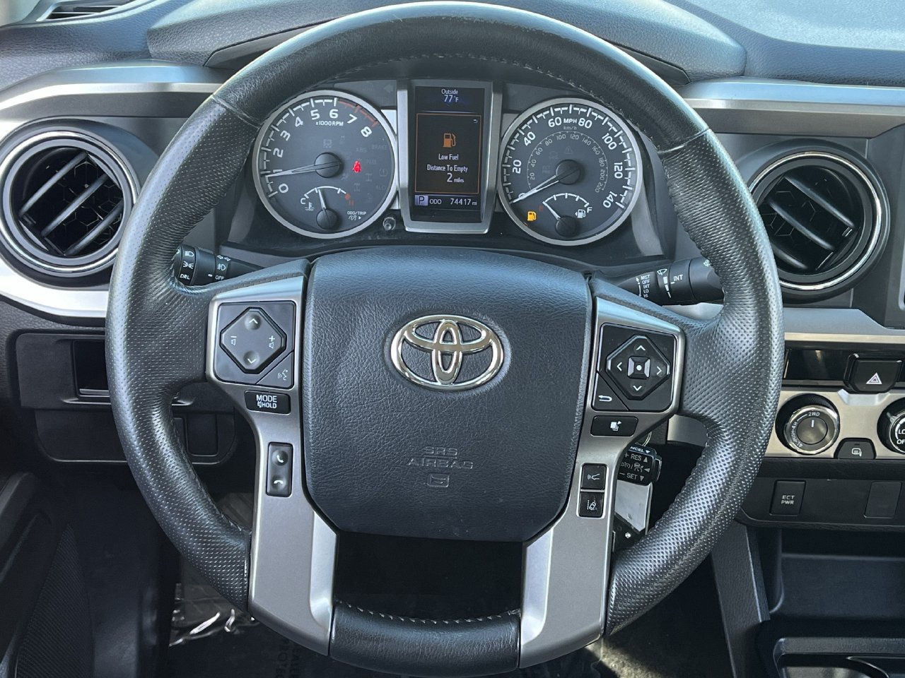 Used 2018 Toyota Tacoma SR5 AWD/4WD image 11