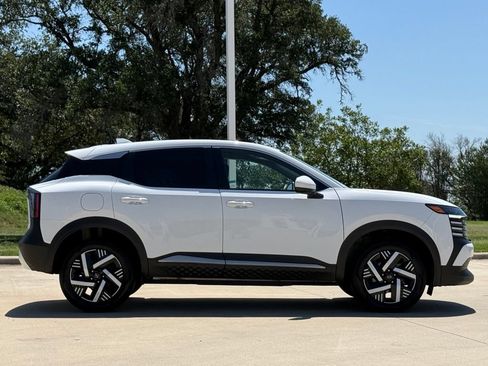 Used 2025 Nissan Kicks SV FWD image 5