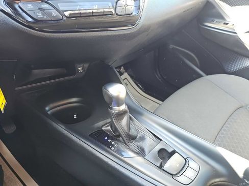 Used 2020 Toyota C-HR LE image 29