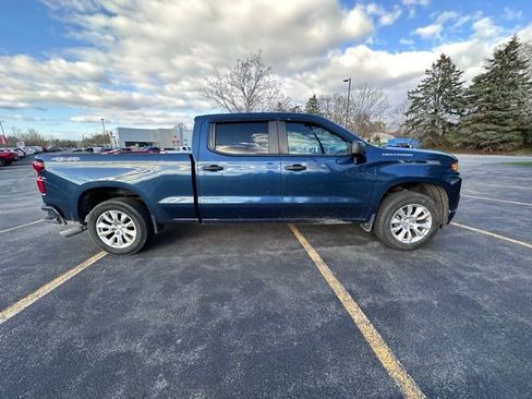 Used 2019 Chevrolet Silverado 1500 Custom w/ Custom Value Package AWD/4WD image 2