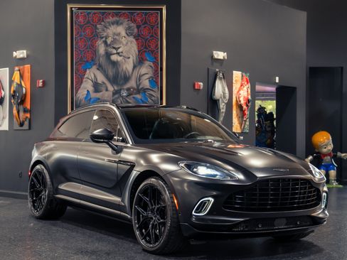 Used 2021 Aston Martin DBX AWD/4WD image 5