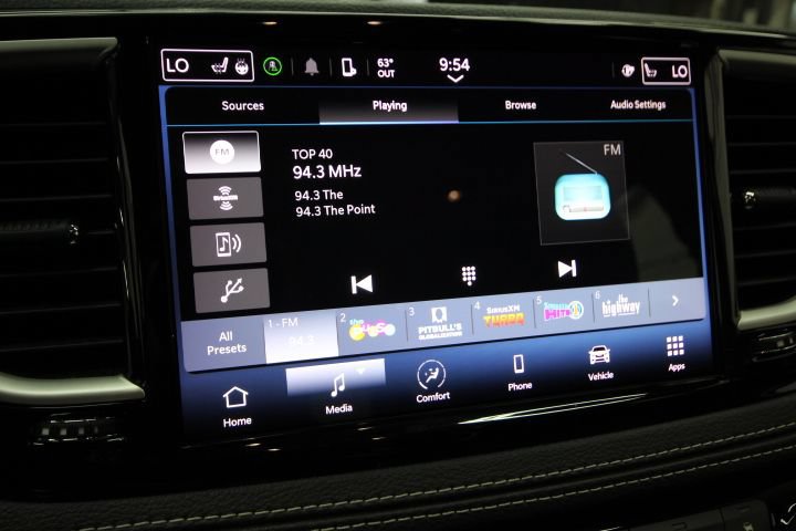 Used 2023 Chrysler Pacifica Touring-L FWD image 21