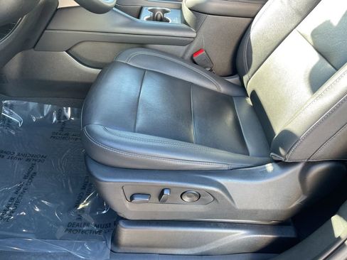 Used 2023 Chevrolet Suburban Z71 w/ Luxury Package image 9