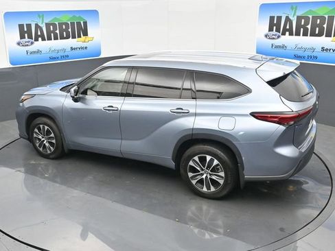 Used 2021 Toyota Highlander XLE AWD/4WD image 27