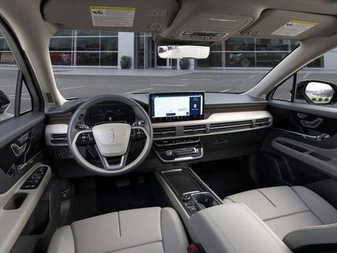 New 2026 Lincoln Corsair Grand Touring image 9