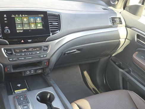 Used 2024 Honda Passport EX-L image 7