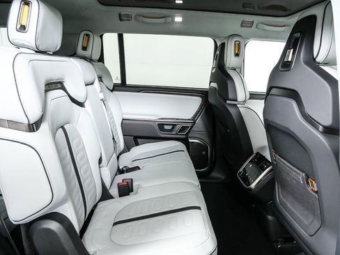 Used 2024 Rivian R1S Adventure image 20