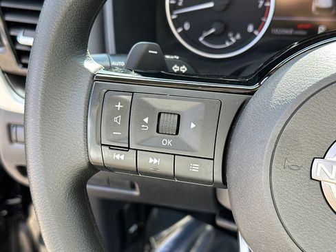 Used 2022 Nissan Rogue SV image 25