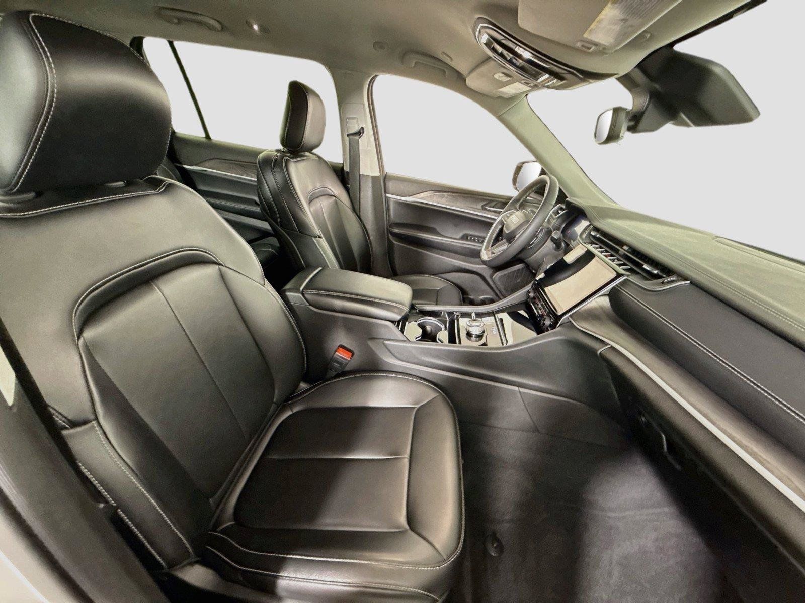 Used 2023 Jeep Grand Cherokee L Limited AWD/4WD image 23