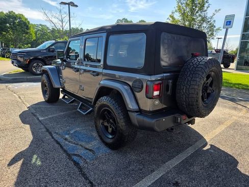 Used 2020 Jeep Wrangler Unlimited Sahara AWD/4WD image 2