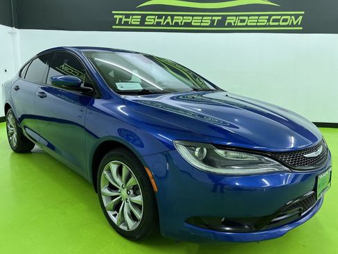 Used 2016 Chrysler 200 S w/ Navigation & Sound Group I FWD image 2