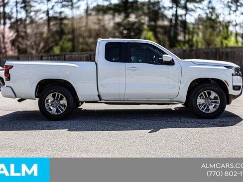 Certified 2025 Nissan Frontier SV RWD image 11