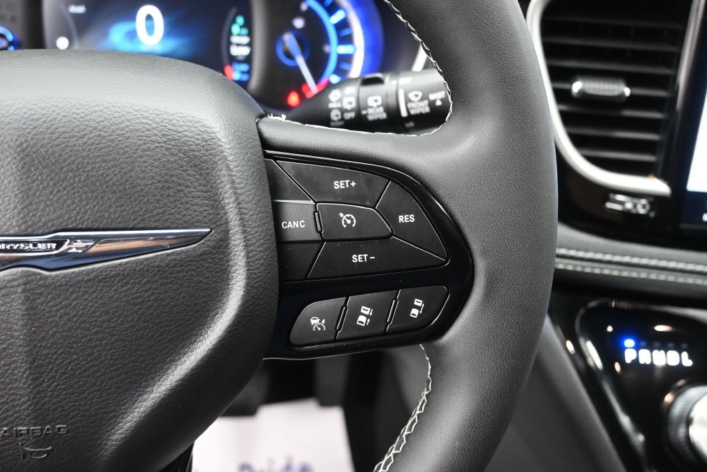 Used 2023 Chrysler Pacifica Touring-L w/ S Appearance Package FWD image 14