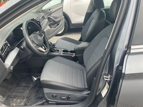 Used 2025 Volkswagen Jetta SE image 25