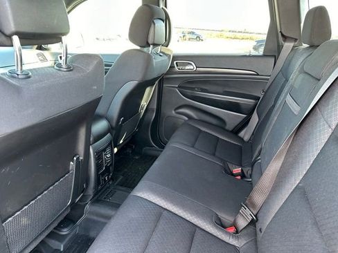 Used 2020 Jeep Grand Cherokee Laredo w/ Security & Convenience Group image 19