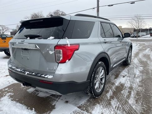 Used 2023 Ford Explorer XLT w/ Equipment Group 202A image 8