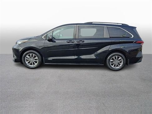 Used 2021 Toyota Sienna LE w/ LE Plus Package image 7