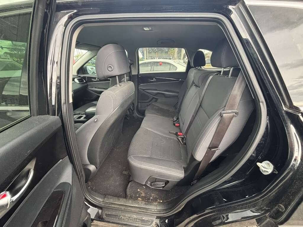 Used 2017 Kia Sorento L FWD image 3