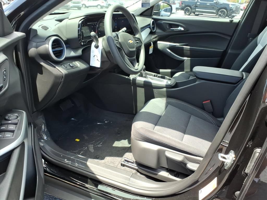 New 2026 Chevrolet Trax LS w/ LS Convenience Package FWD image 11