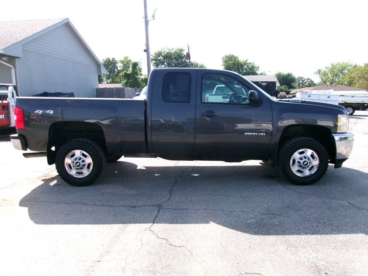 Used 2011 Chevrolet Silverado 2500 LT AWD/4WD image 6