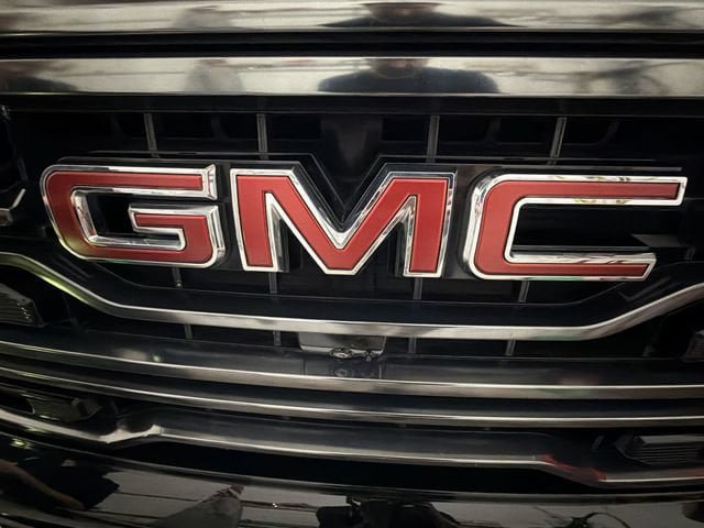 Used 2024 GMC Sierra 1500 AT4 w/ Technology Package AWD/4WD image 2