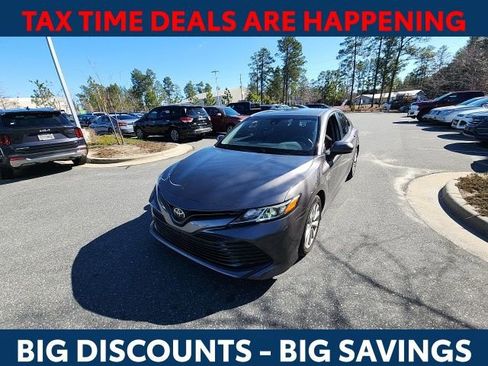 Used 2019 Toyota Camry LE image 4