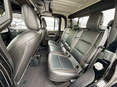 Used 2021 Jeep Gladiator Overland image 26