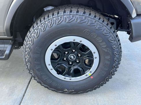 New 2025 Ford Bronco Outer Banks w/ Sasquatch Package image 6