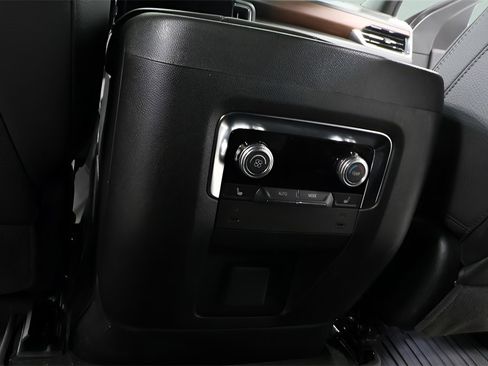 Used 2025 GMC Yukon XL Denali w/ Sun & Power Step Package image 25