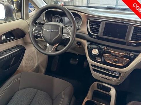Used 2021 Chrysler Voyager L image 29