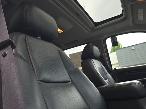 Used 2012 GMC Sierra 2500 Denali w/ Suspension Package, Off-Road AWD/4WD image 16